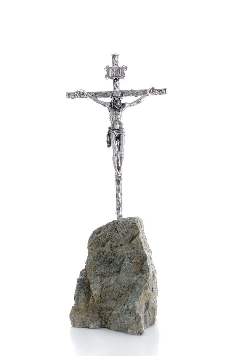 Crucifijo en plata de ley.