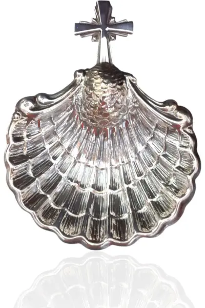 Concha de bautismo con cruz.Plata