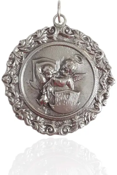 Medalla niño en la cuna