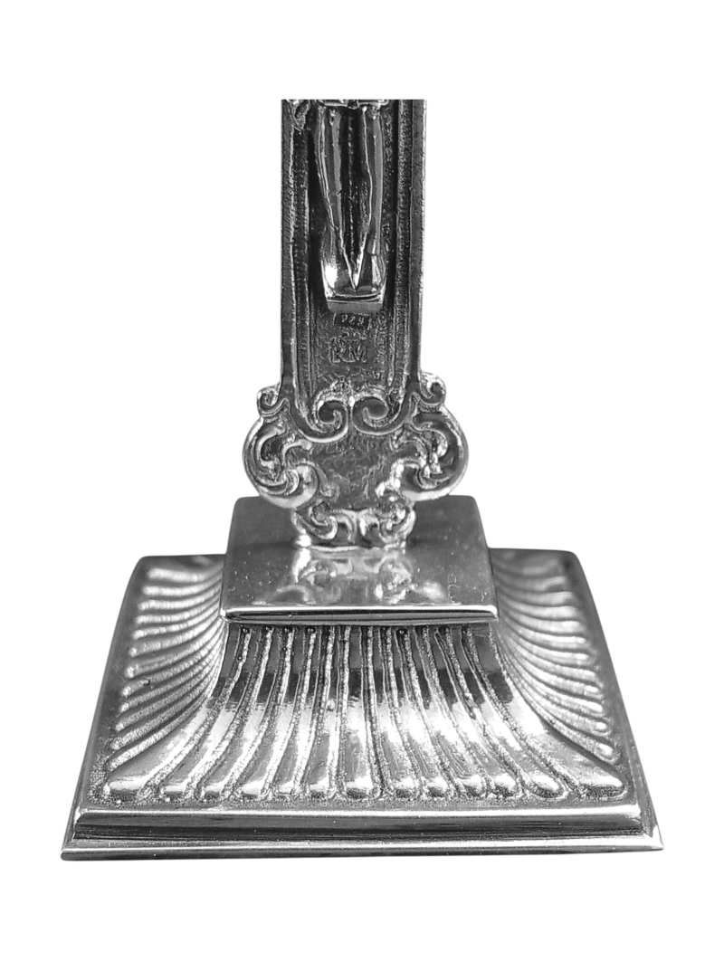 crucifijo pequeño. plata
