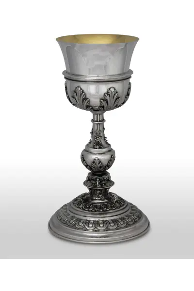 Cáliz repujado. Plata de ley