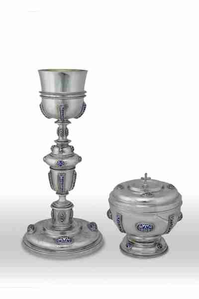 Cáliz y Patena Copón con cabujones en esmalte a fuego