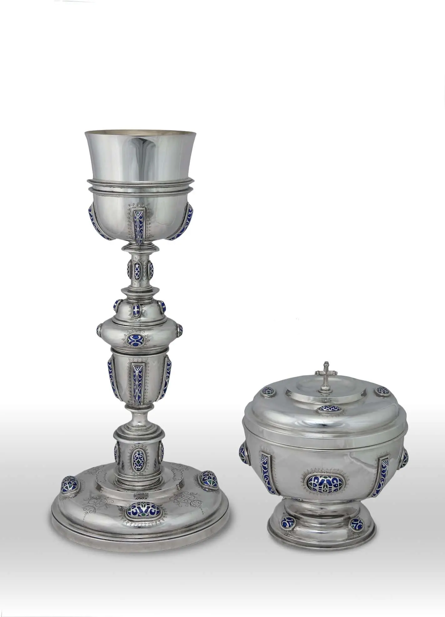 Cáliz y Patena Copón con cabujones en esmalte a fuego