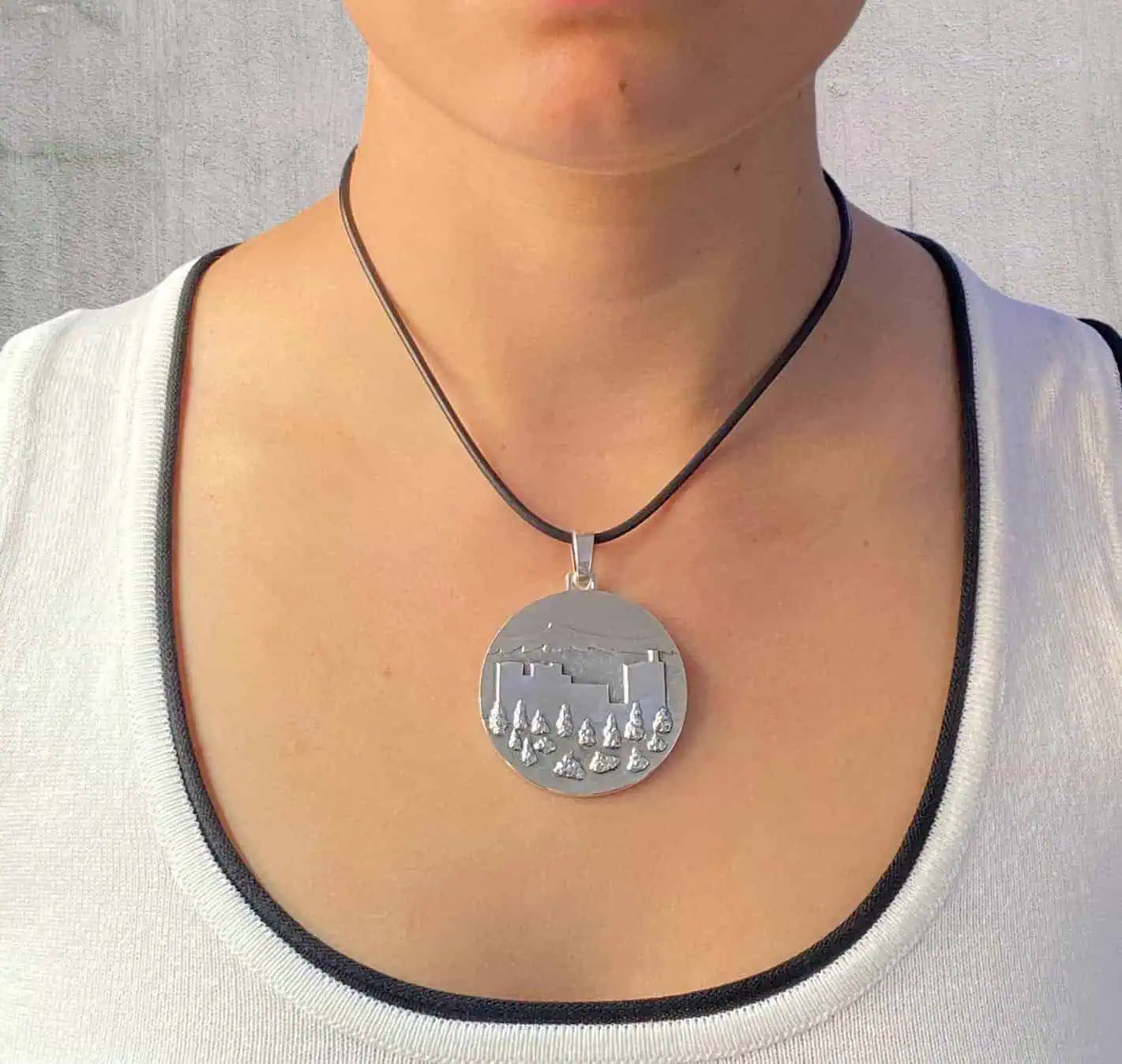 colgante redondo con alhambra