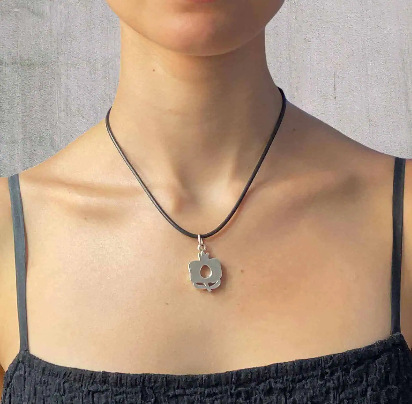 colgante granada pequeña con hojas