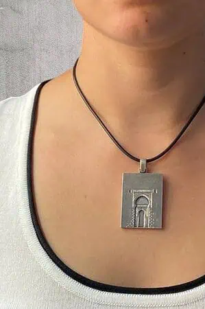 colgante puerta de la justicia