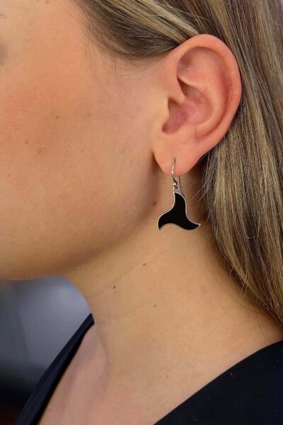 pendientes en plata de ley y esmalte a fuego .