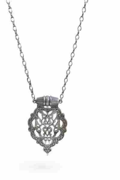 Gargantilla aldaba en plata.