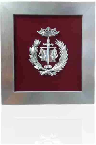 Escudo de Derecho . Plateado