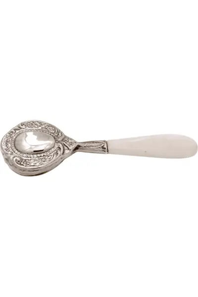 Sonajero de plata y hueso