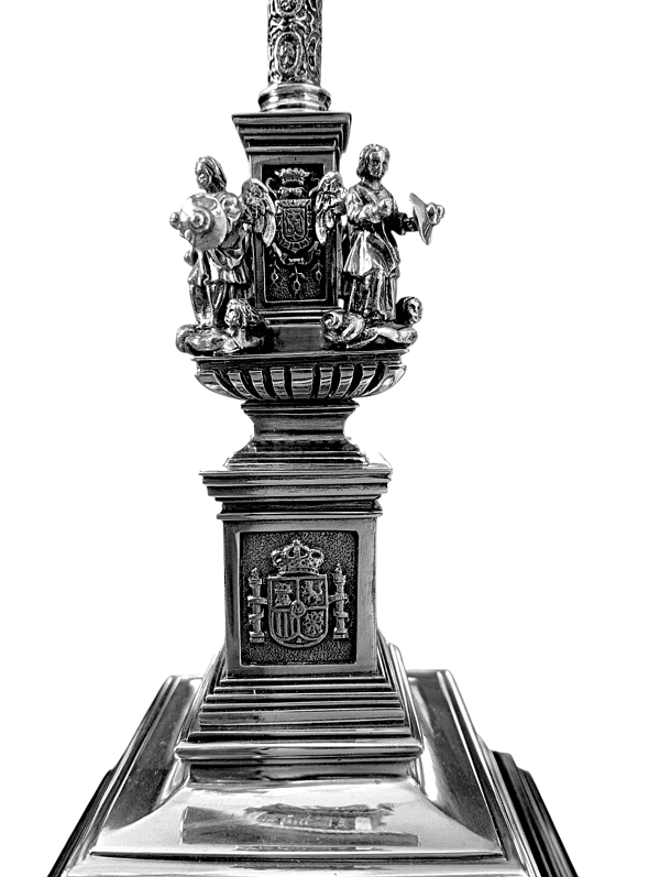 monumento de la virgen del triunfo