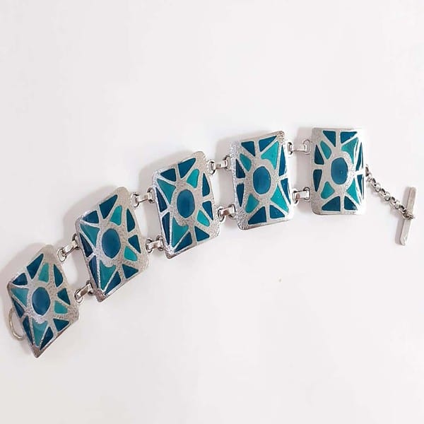 pulsera de plata y esmalte de orfebrería visigoda
