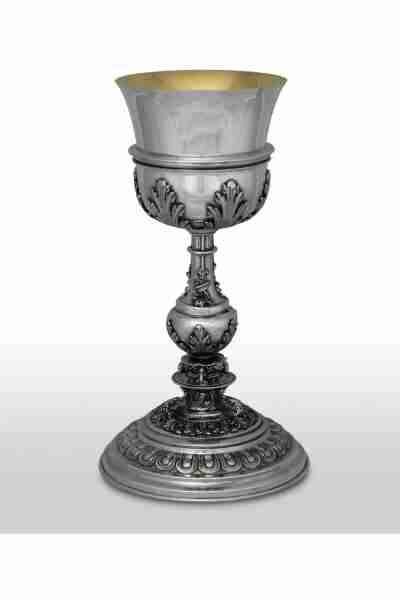 Cáliz repujado. Plata de ley