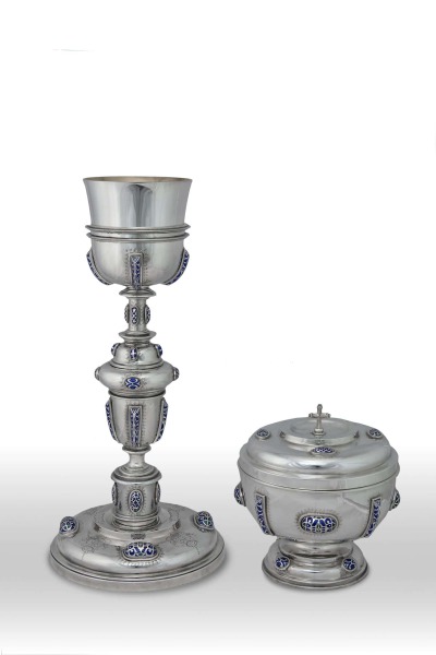 Cáliz y Patena Copón con cabujones en esmalte a fuego