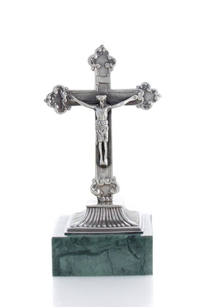 Crucifijo pequeño.  Plata