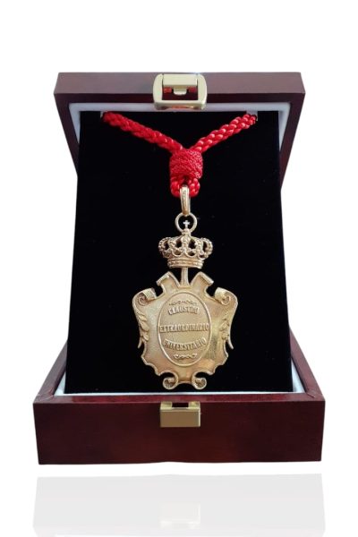 Medalla de Doctor en caja de madera con interior de terciopelo negro joyeria-plata-granada