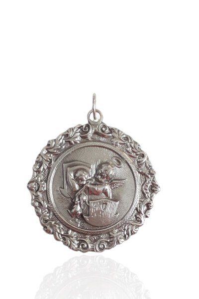 Medalla niño en la cuna