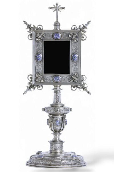 Relicario en Plata con Cabujones de Esmalte