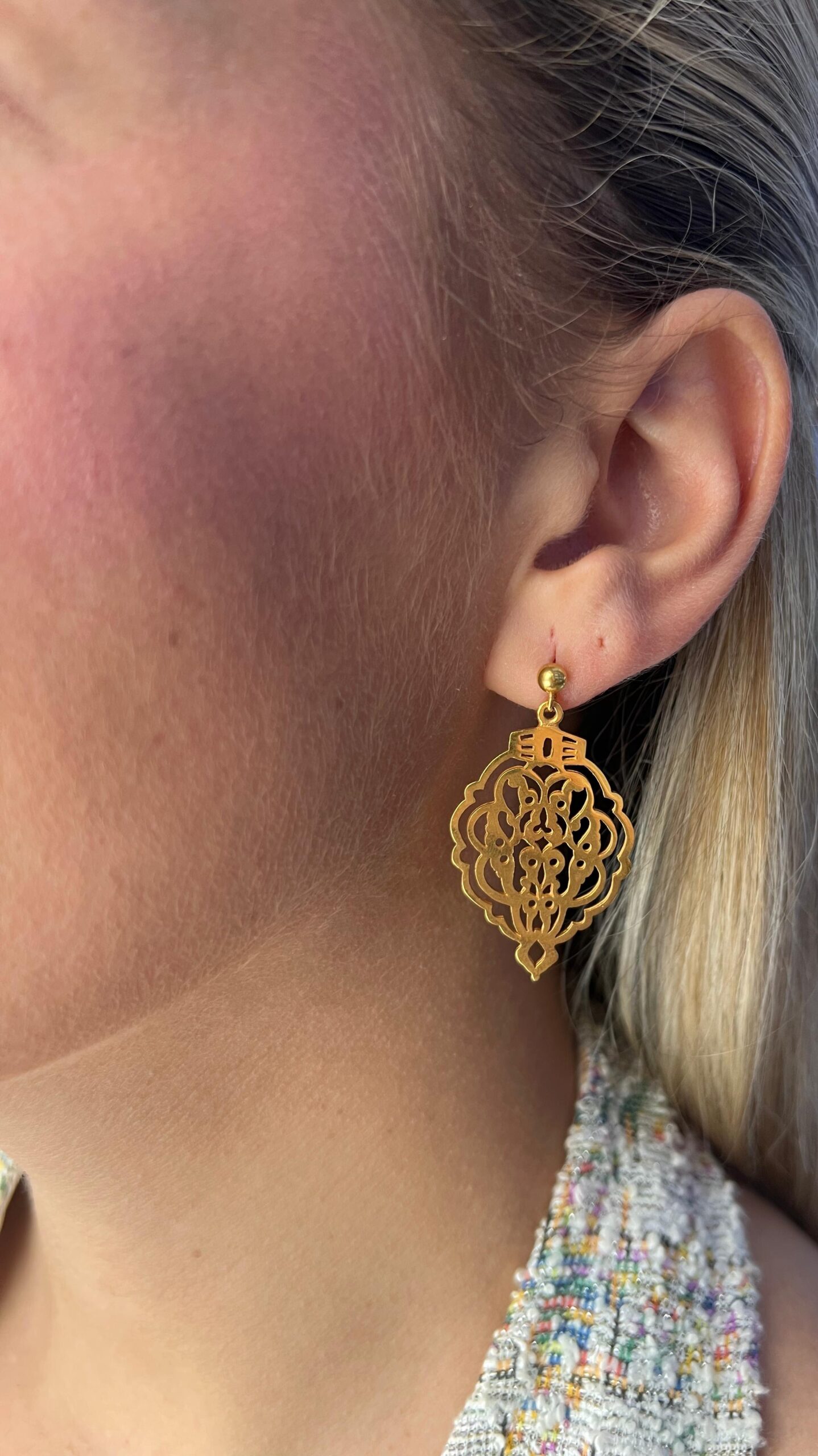 pendientes aldaba en plata de ley dorada.