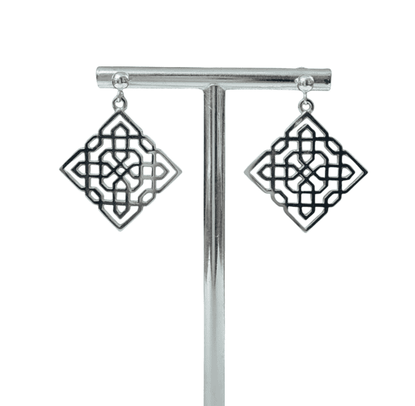 Pendientes celosía en plata de ley.