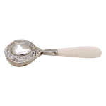 Sonajero de plata y hueso