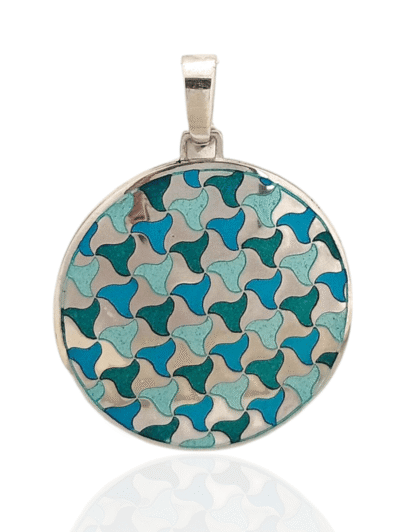 Colgante en plata de ley y esmalte a fuego.