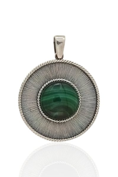 Colgante redondo con piedra malaquita. Plata de ley