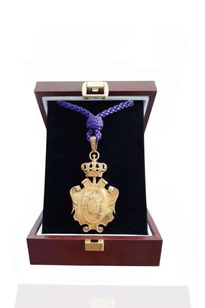 medalla dorada de catedrático, decano y vicedecano en su estuche joyeria-plata-granada