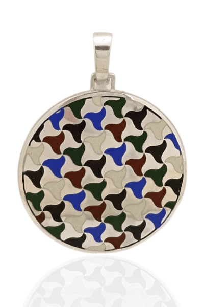 colgante en plata de ley y esmalte a fuego.