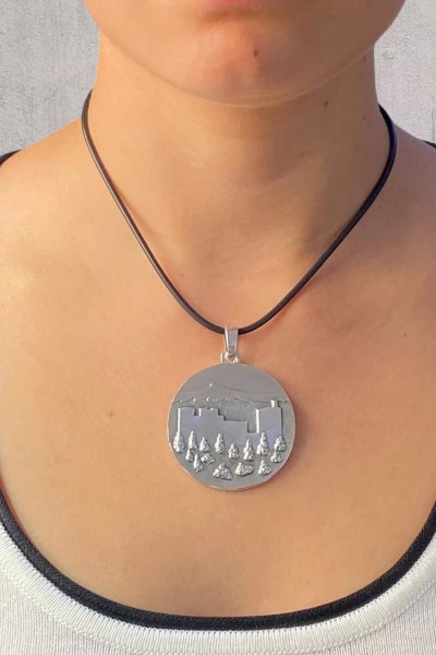 colgante redondo con alhambra