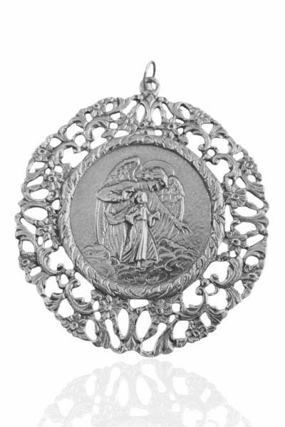 medalla de cuna en plata de ley con ángel de la guarda y niño jesús.