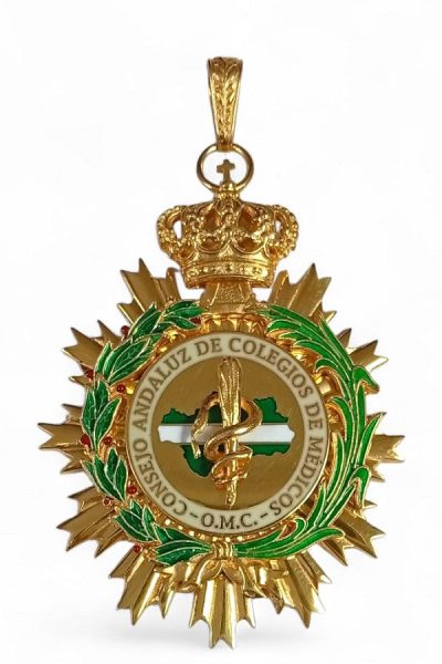 medalla del consejo andaluz de colegios de médicos con corona joyeria-plata-granada
